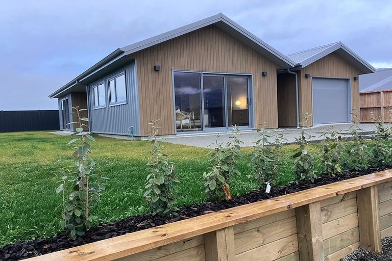 Photo of property in 44 Doug Ledgerwood Drive, Wanaka, 9305