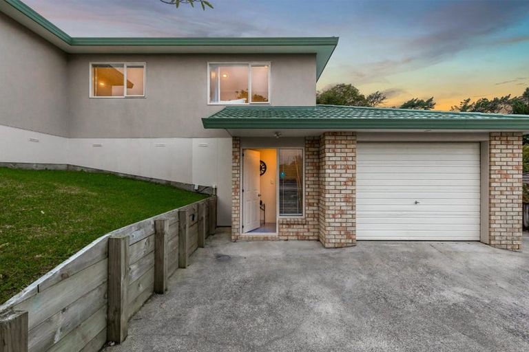 Photo of property in 20 Quincey Place, Massey, Auckland, 0614