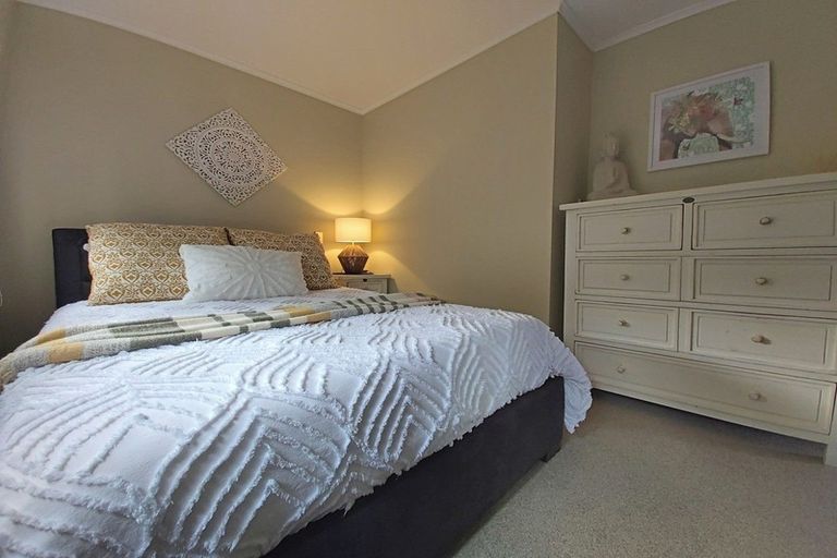 Photo of property in 35 Neptune Avenue, Beach Haven, Auckland, 0626