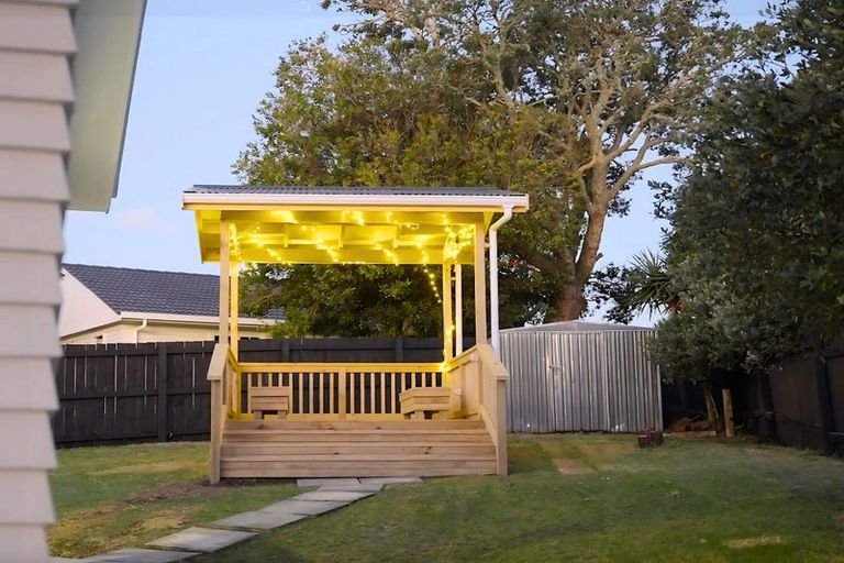 Photo of property in 11 Redwood Drive, Massey, Auckland, 0614