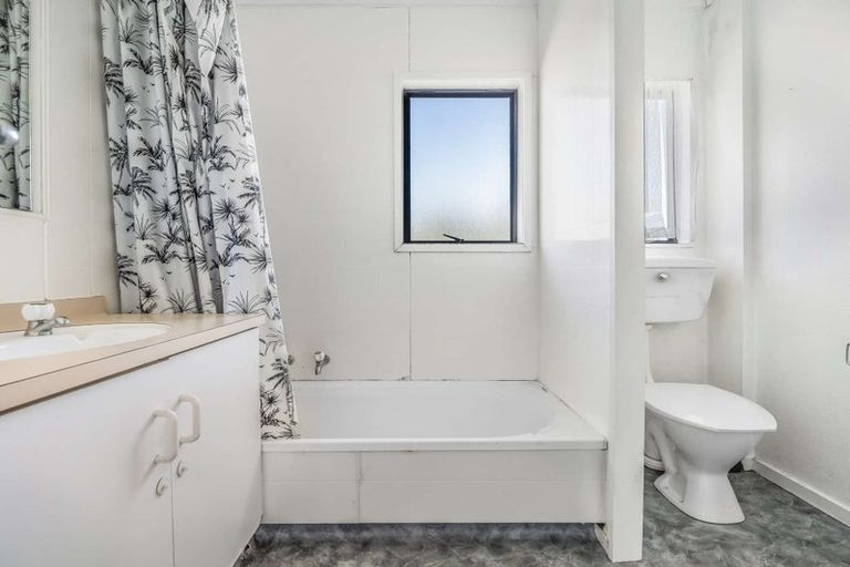 Photo of property in 2 Walton Place, Ngatea, 3503