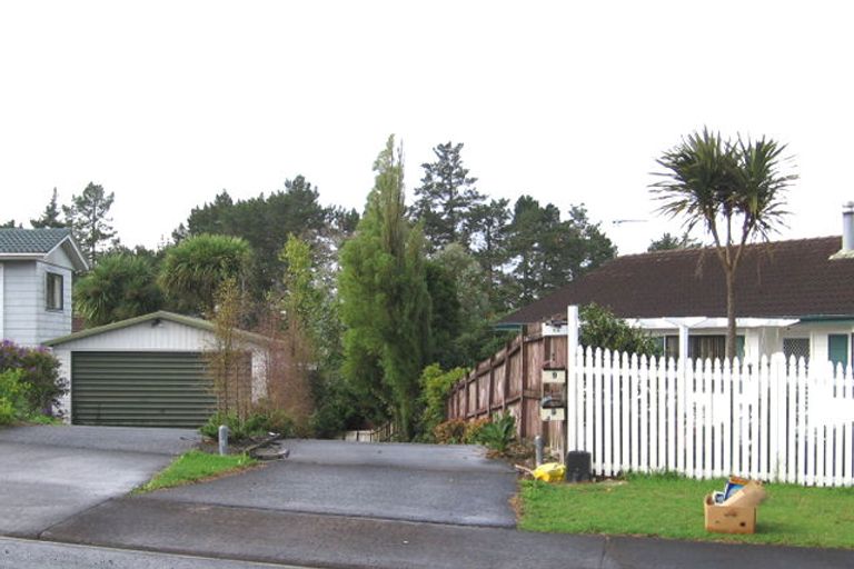 Photo of property in 9a Quincey Place, Massey, Auckland, 0614