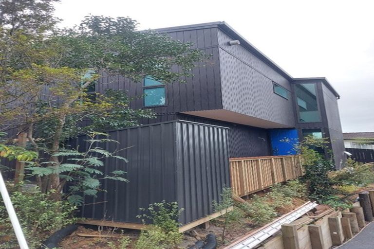 Photo of property in 20 De Val Drive, Titirangi, Auckland, 0604