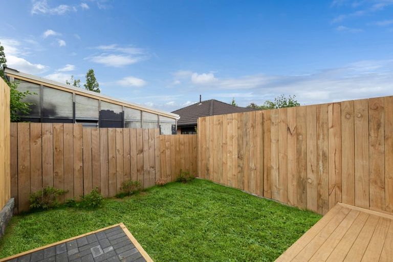 Photo of property in 94 Godley Road, Green Bay, Auckland, 0604