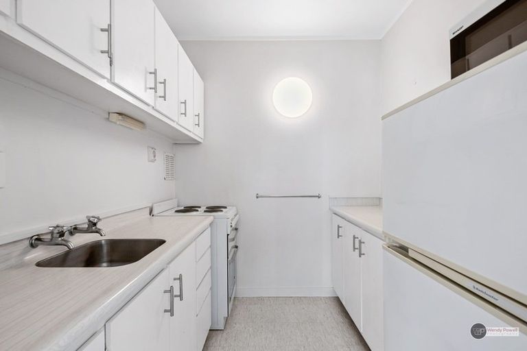 Photo of property in Hobson Court Flats, 58/70u Hobson Street, Thorndon, Wellington, 6011