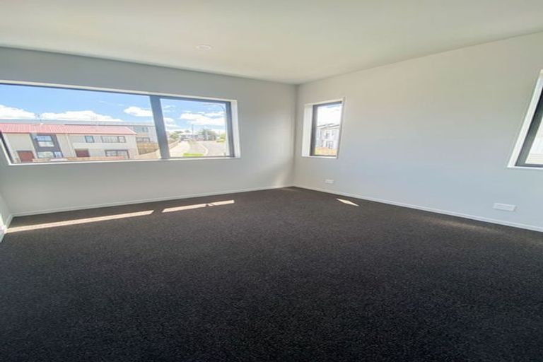 Photo of property in 30 Matawhanga Drive, Wattle Downs, Auckland, 2103
