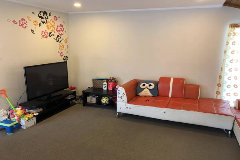 Photo of property in 2/92 Manuka Road, Glenfield, Auckland, 0629