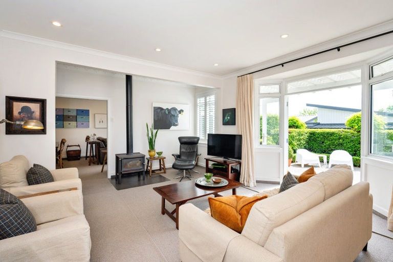 Photo of property in 2 Busby Hill, Havelock North, 4130