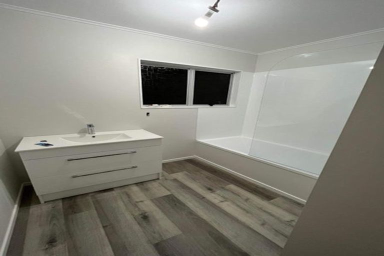 Photo of property in 33 Woolwich Close, Whitby, Porirua, 5024