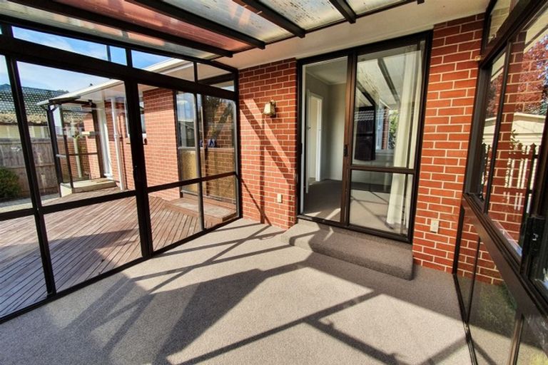 Photo of property in 44 Pinehurst Crescent, Russley, Christchurch, 8042