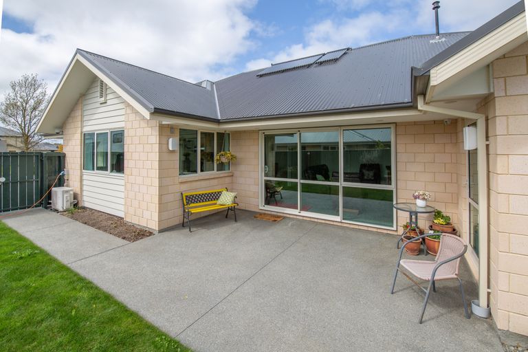 Photo of property in 55 Oakwood Drive, Rangiora, 7400