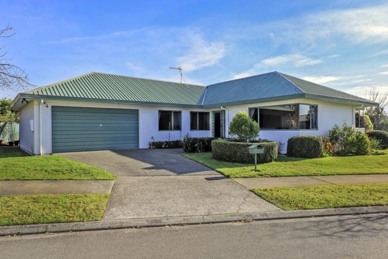 Photo of property in 13 Woodlands Drive, Havelock North, 4130