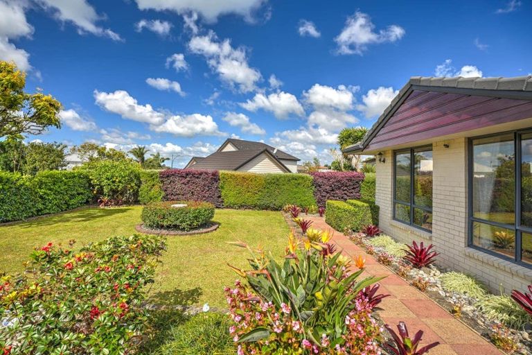 Photo of property in 4 Mahina Place, Te Atatu Peninsula, Auckland, 0610