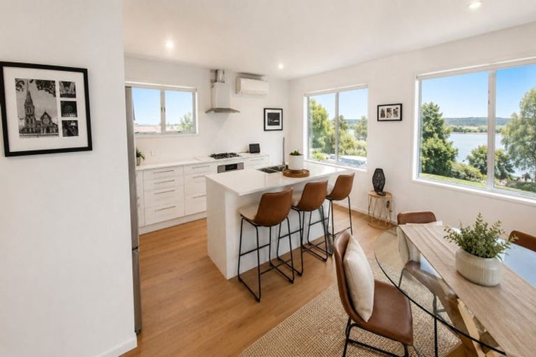 Photo of property in 2/37b Main Road, Redcliffs, Christchurch, 8081