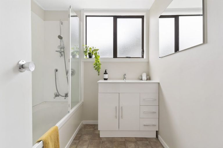 Photo of property in 67 Sunvue Road, Glen Eden, Auckland, 0602