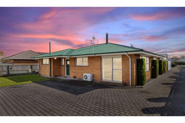 Photo of property in 12a Gamblins Road, Saint Martins, Christchurch, 8022