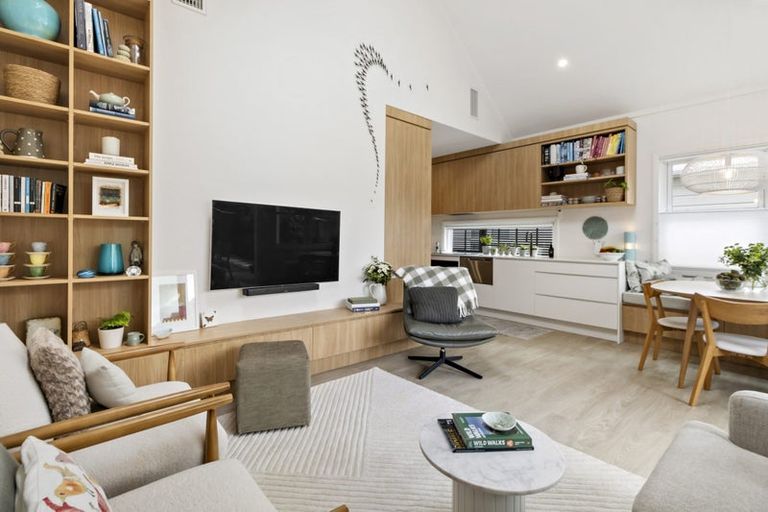 Photo of property in 59 Endeavour Street, Lyall Bay, Wellington, 6022