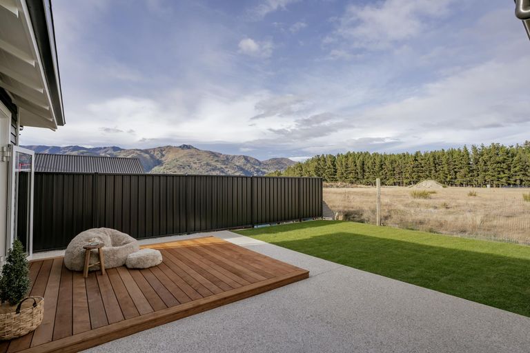 Photo of property in 105 Burdon Loop, Lake Hawea, 9382