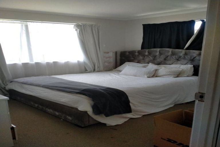 Photo of property in 42 Hassan Drive, Massey, Auckland, 0614