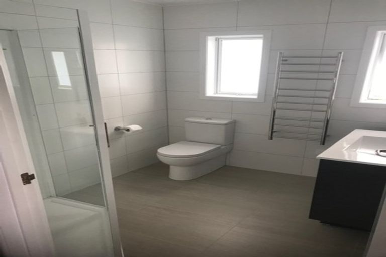 Photo of property in 9 Lex Avenue, Green Bay, Auckland, 0604