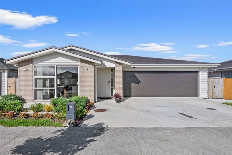 Photo of property in 9 Toropapa Close, Takanini, 2110