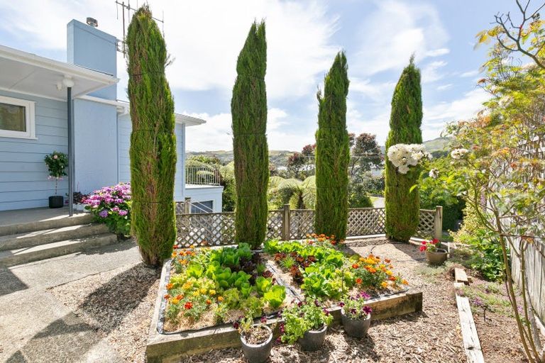 Photo of property in 72 Redwood Avenue, Tawa, Wellington, 5028
