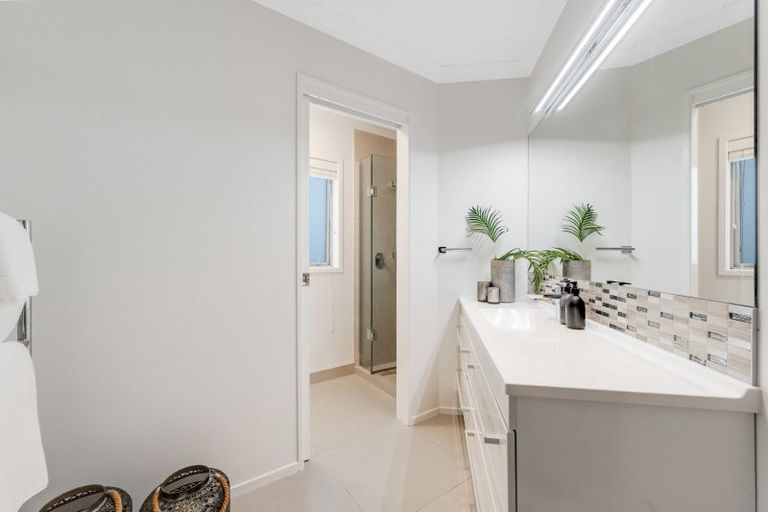 Photo of property in 53 Manor Park, Sunnyhills, Auckland, 2010