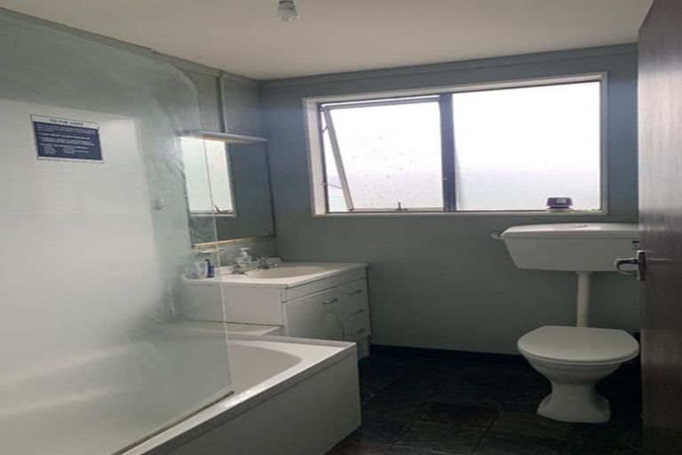 Photo of property in 102u5 Lyall Parade, Lyall Bay, Wellington, 6022