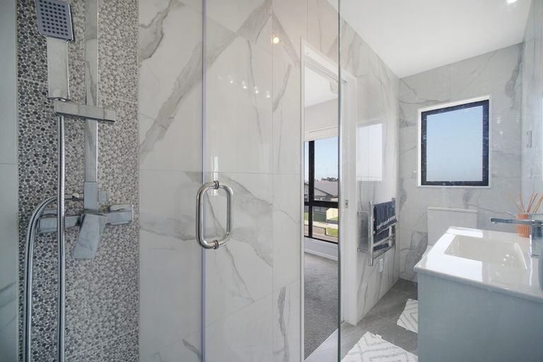 Photo of property in 20 Survila Street, Takanini, 2110