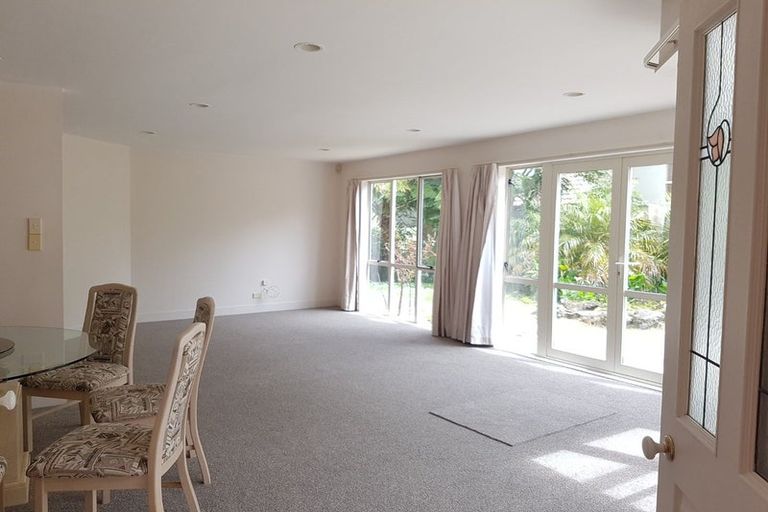 Photo of property in 2/5 Kenmure Avenue, Forrest Hill, Auckland, 0620