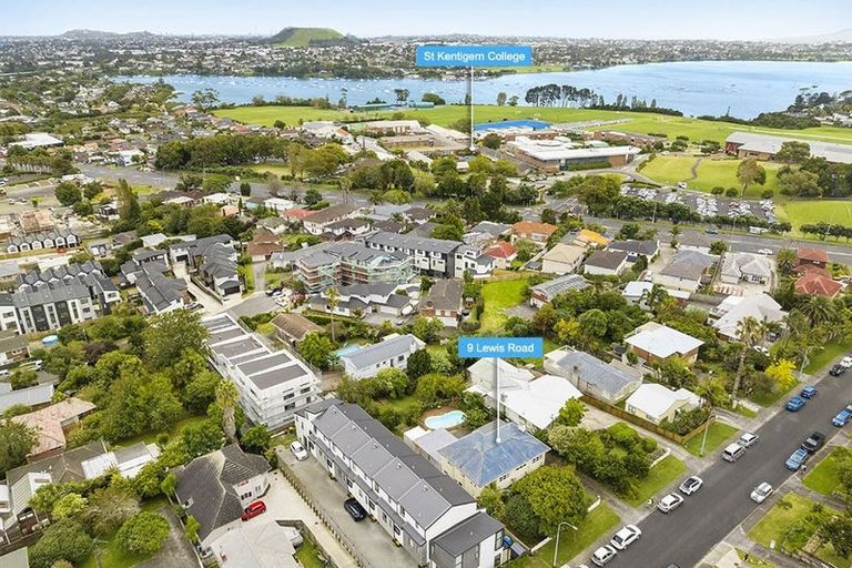 Photo of property in 9 Lewis Road, Pakuranga, Auckland, 2010