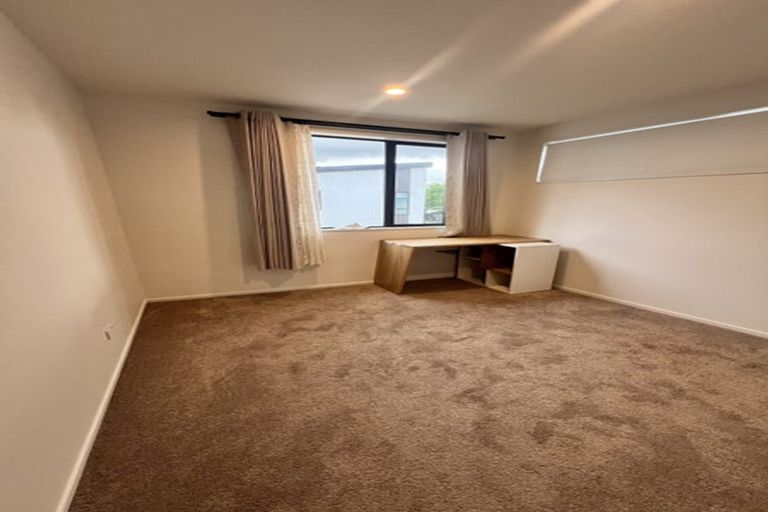Photo of property in 4e Montmere Avenue, Te Atatu Peninsula, Auckland, 0610