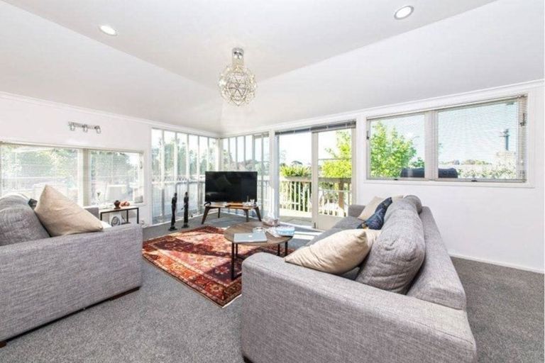 Photo of property in 58 Renata Crescent, Te Atatu Peninsula, Auckland, 0610