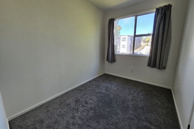 Photo of property in 15 Hewlett Road, Massey, Auckland, 0614