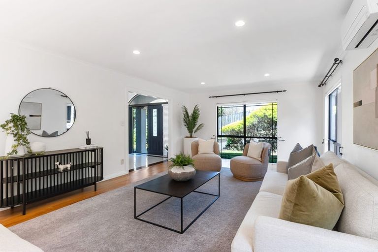 Photo of property in 28a Woodstock Road, Forrest Hill, Auckland, 0620