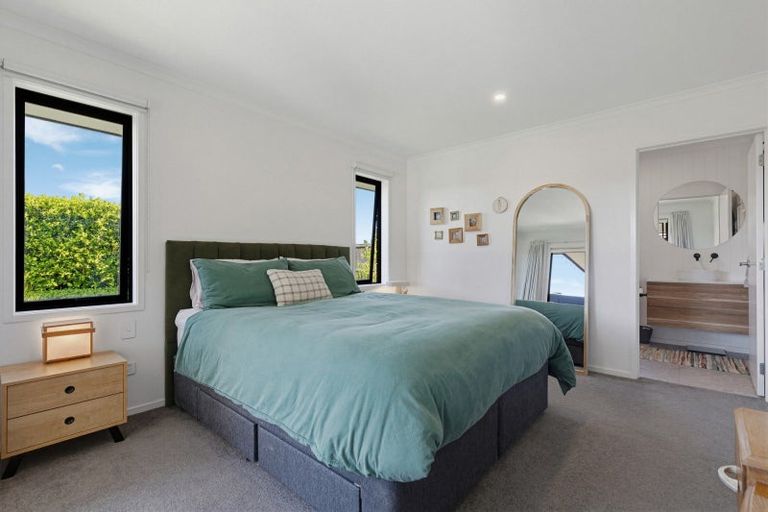 Photo of property in 22 Tauroa Drive, Tuakau, 2121