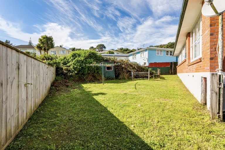 Photo of property in 28 Durham Street, Cannons Creek, Porirua, 5024