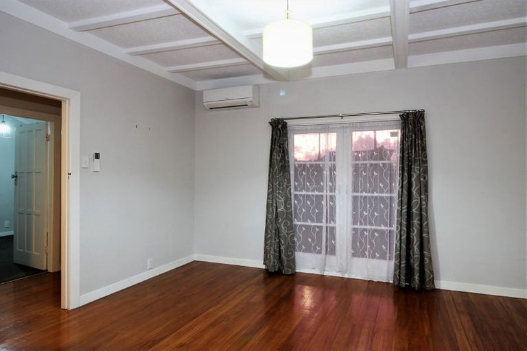 Photo of property in 4 Fruitvale Road, New Lynn, Auckland, 0600