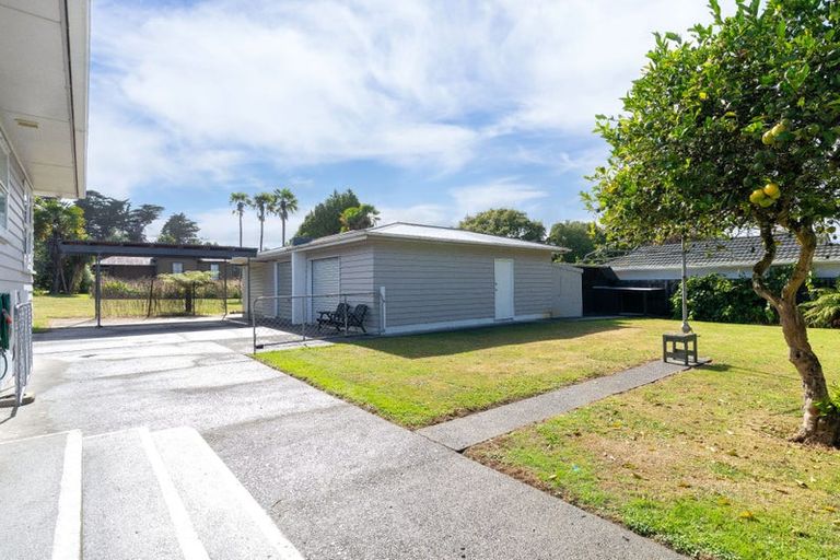 Photo of property in 9 Roslyn Road, Levin, 5510