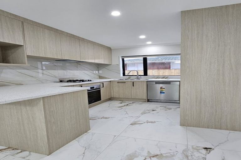 Photo of property in 83b Hutchinsons Road, Bucklands Beach, Auckland, 2014