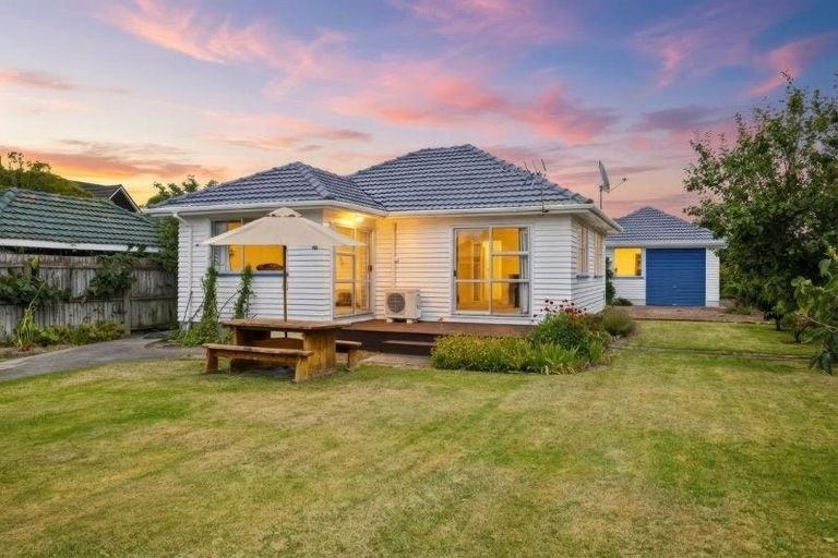 Photo of property in 230 Avonhead Road, Avonhead, Christchurch, 8042