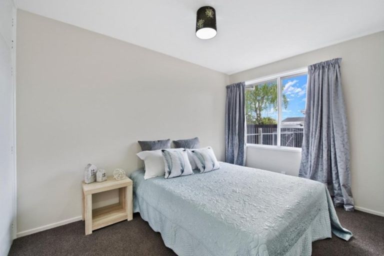 Photo of property in 2/11 Peckham Lane, Woolston, Christchurch, 8062