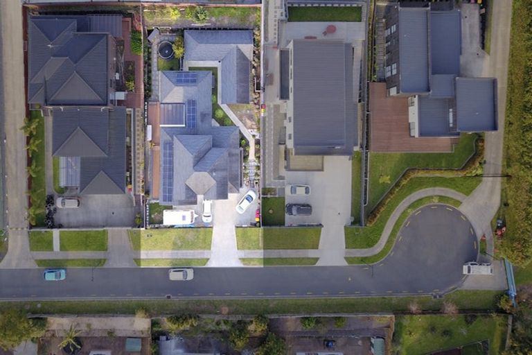 Photo of property in 26 Roxborough Place, East Tamaki Heights, Auckland, 2016