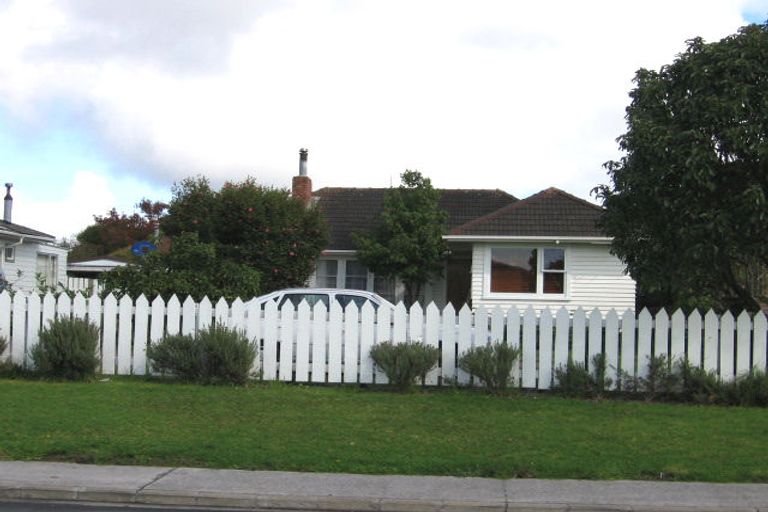 Photo of property in 714 Te Atatu Road, Te Atatu Peninsula, Auckland, 0610