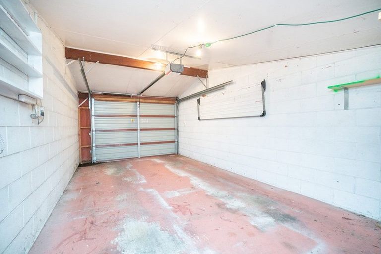 Photo of property in 24 Chelwood Street, Takaro, Palmerston North, 4412