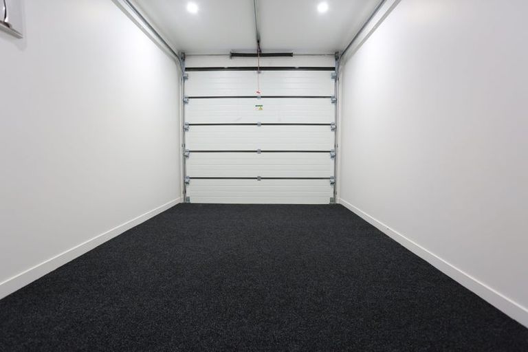 Photo of property in 13d King Richard Place, Browns Bay, Auckland, 0630