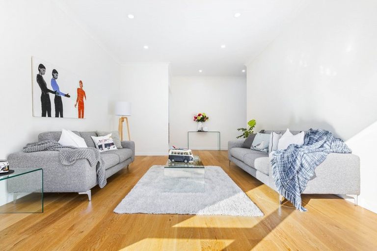 Photo of property in 16 Para Close, Fairview Heights, Auckland, 0632