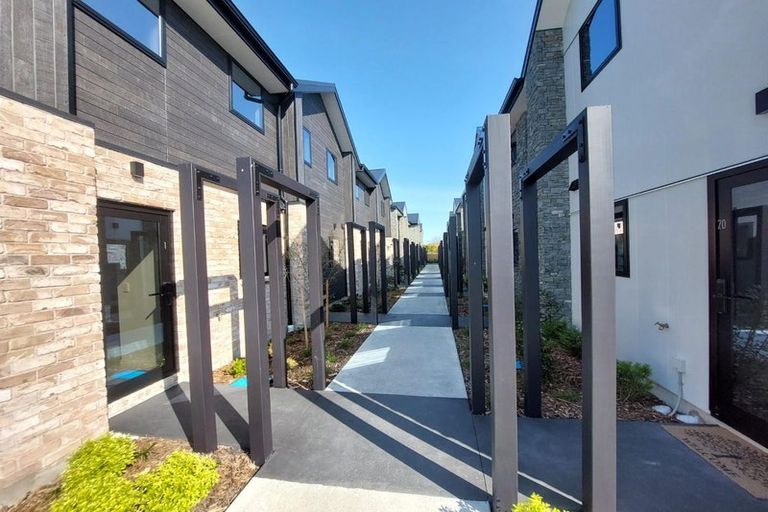 Photo of property in 4/10 Fathom Place, Te Atatu Peninsula, Auckland, 0610