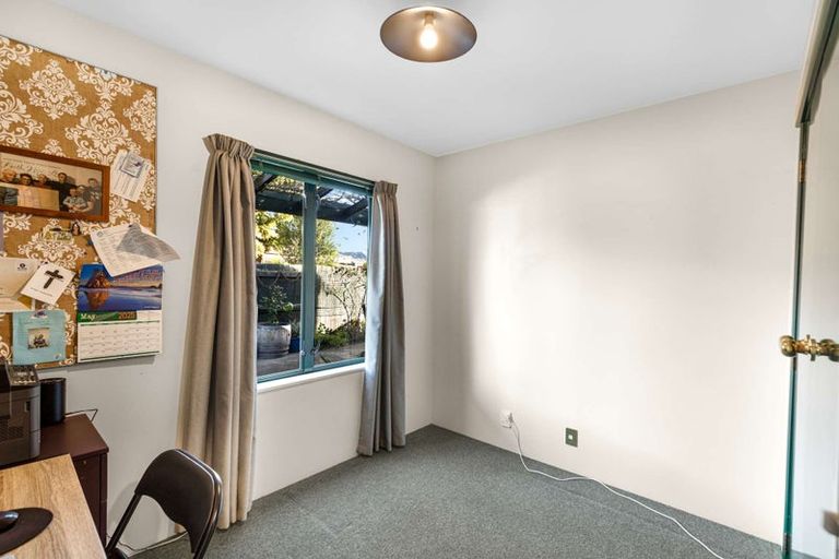 Photo of property in 1 Strachan Way, Highbury, Palmerston North, 4412
