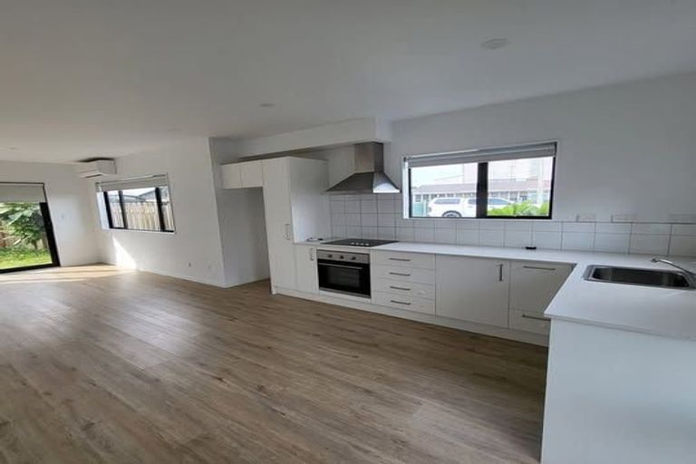 Photo of property in 1 Eileen Newey Place, Henderson, Auckland, 0612